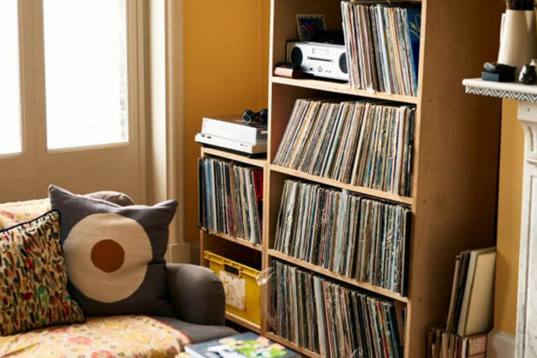 stage_title_resized_-_5_reasons_why_we_love_second-hand_furniture5_reasons_why_we_love_second-hand_furniture
